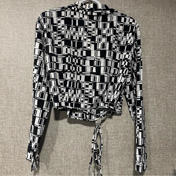 Sanctuary Wrap Around Long Sleeve Top Size Large - Picture 4 of 5